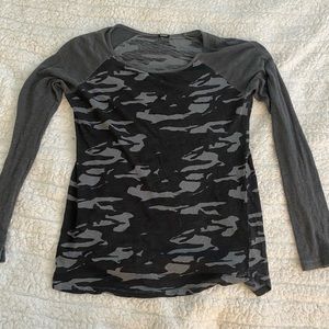 Monrow camo 3/4 shirt
